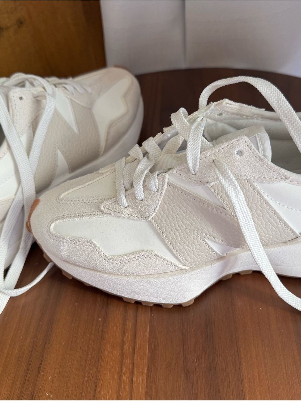New Balance Classics 327 Women's White and Off-White Platform Sneakers NWOT 6